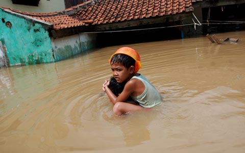 NasDem Sulteng Bantu Korban Banjir Bandang