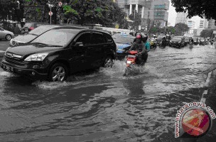 Tips Aman Bermotor di Musim Hujan