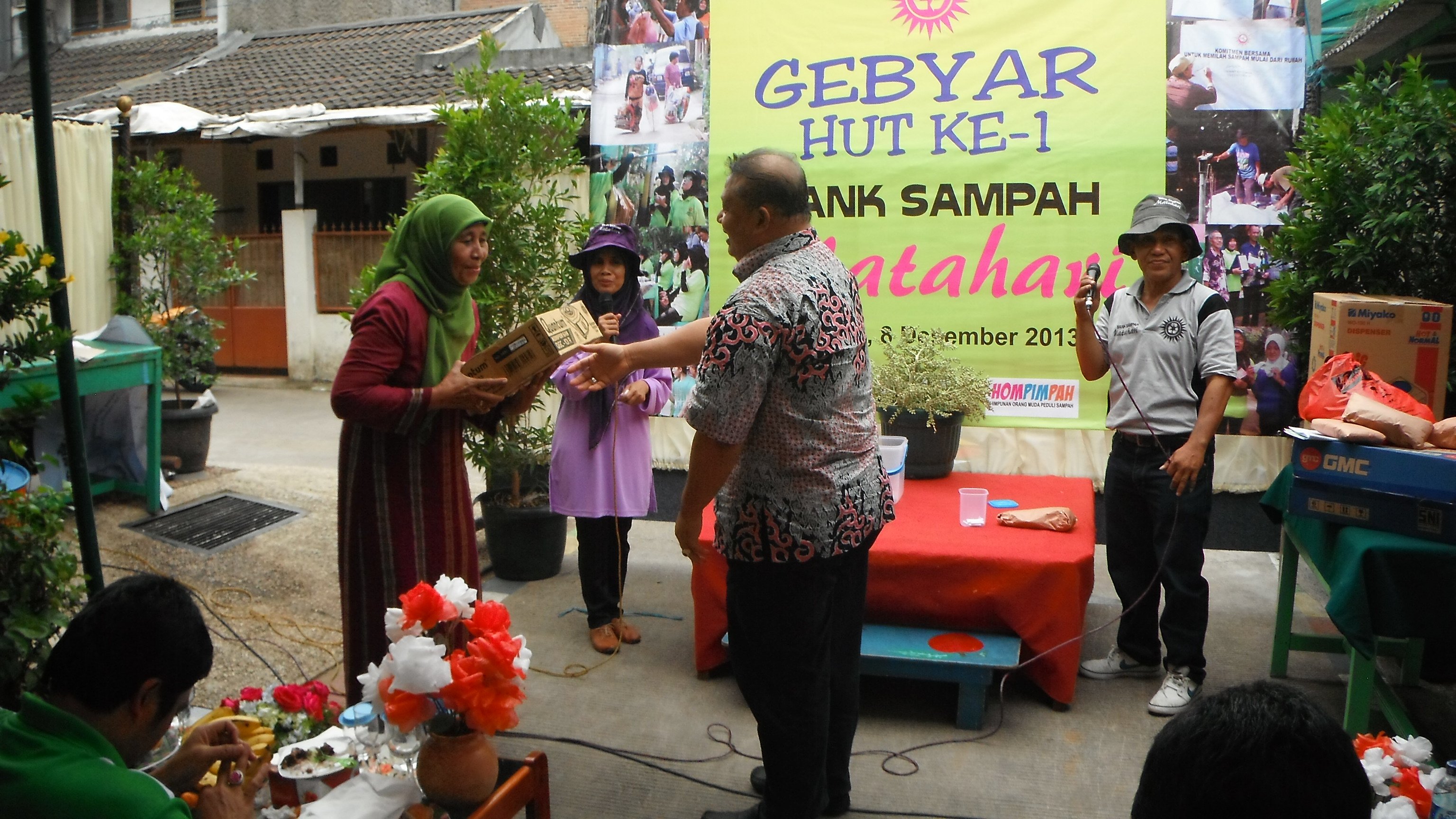 Caleg NasDem pun Hadiri HUT Bank Sampah